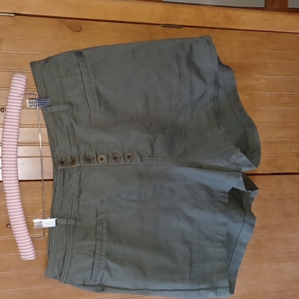 Ava & Viv Olive Green High-Rise Button Front Shorts